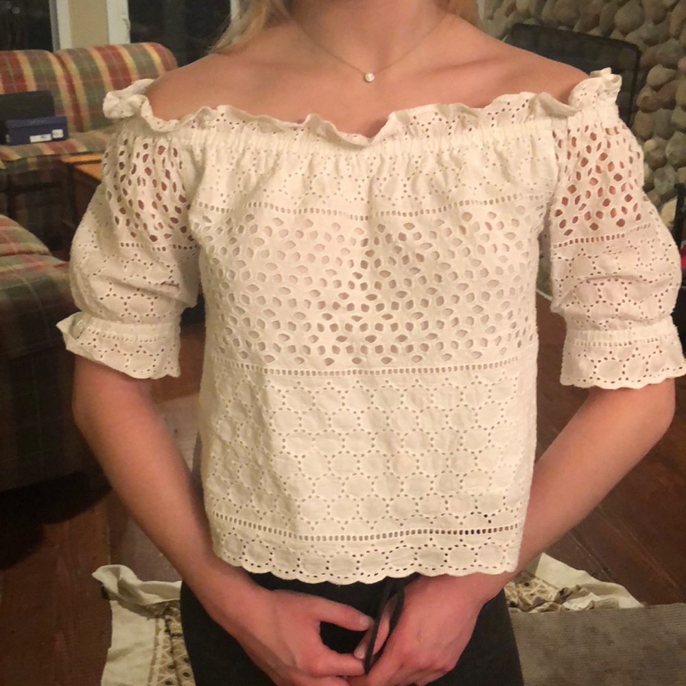 Beautiful white top - Picture 5 of 5